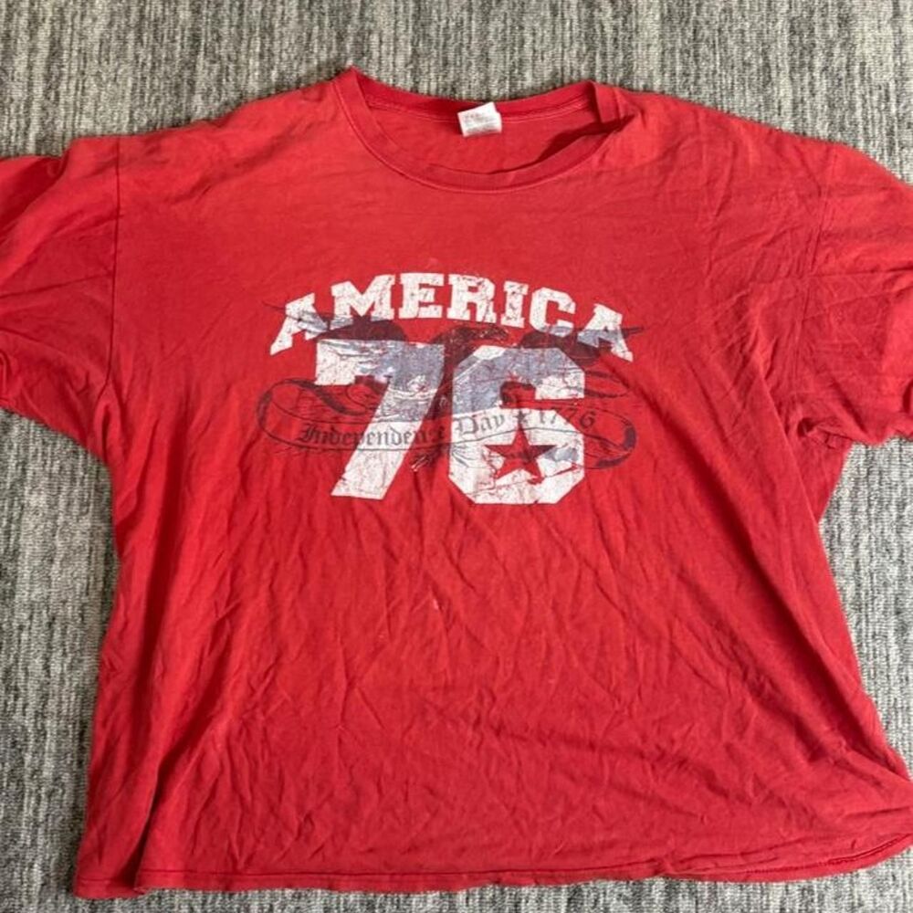 Super crazy vintage retro Y2K tuff America graphic tee